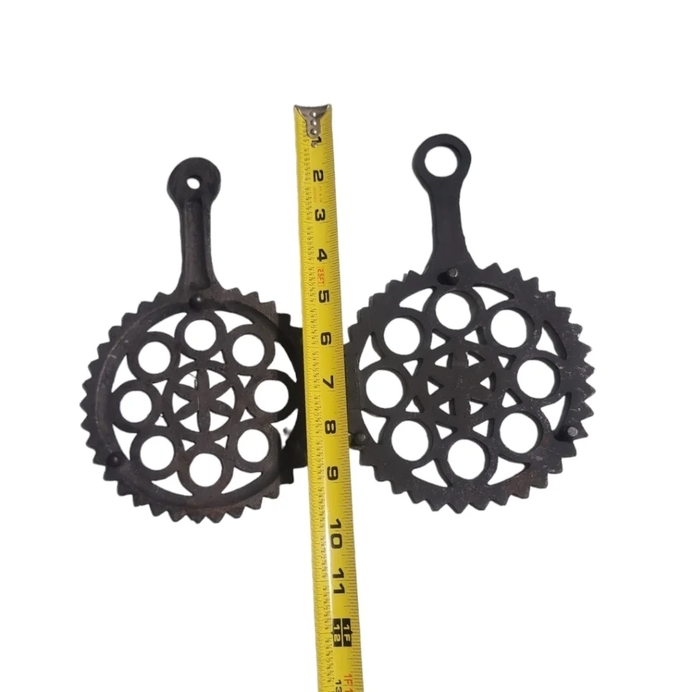 ⏳️Vintage⏳️ Cast Iron Trivet Round Pot Holders / Tea Warmer Set